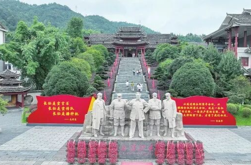 湘西群山里，藏着一条“挽起手”的精神长河