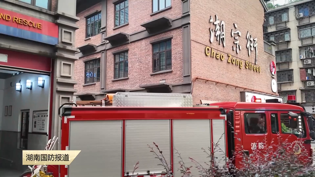 踏遍麻石长街 守护小巷烟火——潮宗街“火焰蓝”：从抵触到认可！他们用脚步筑牢老城平安防线