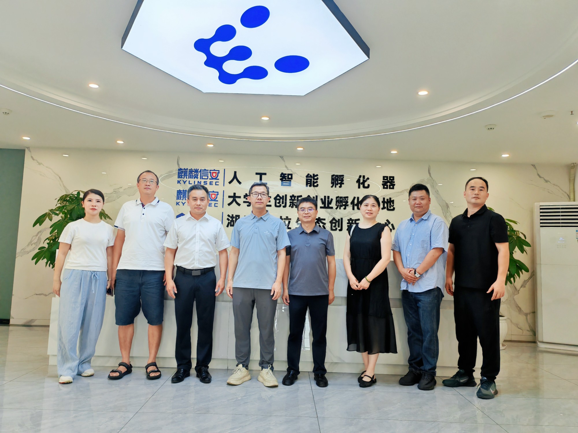 访企拓岗促就业 产教融合提质效 ————湖南生物机电廖良林副校长带队走访湖南麒麟信安科技股份有限公司