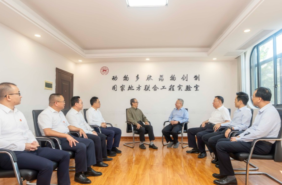 教师节前夕，沈晓明走访慰问教师代表