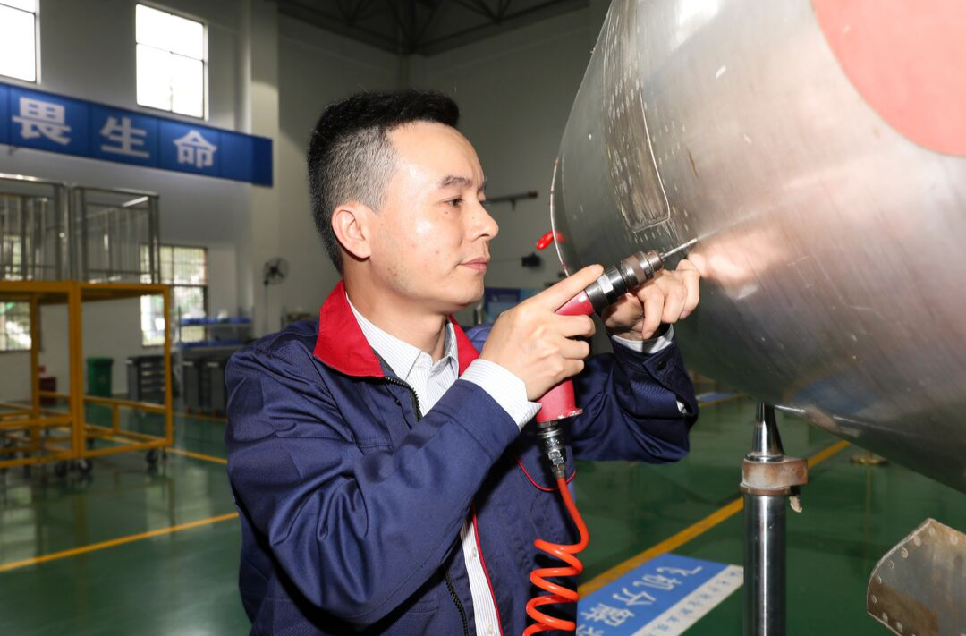 最美教师·文韬：二十三年职教坚守 三尺讲台托举蓝天报国梦