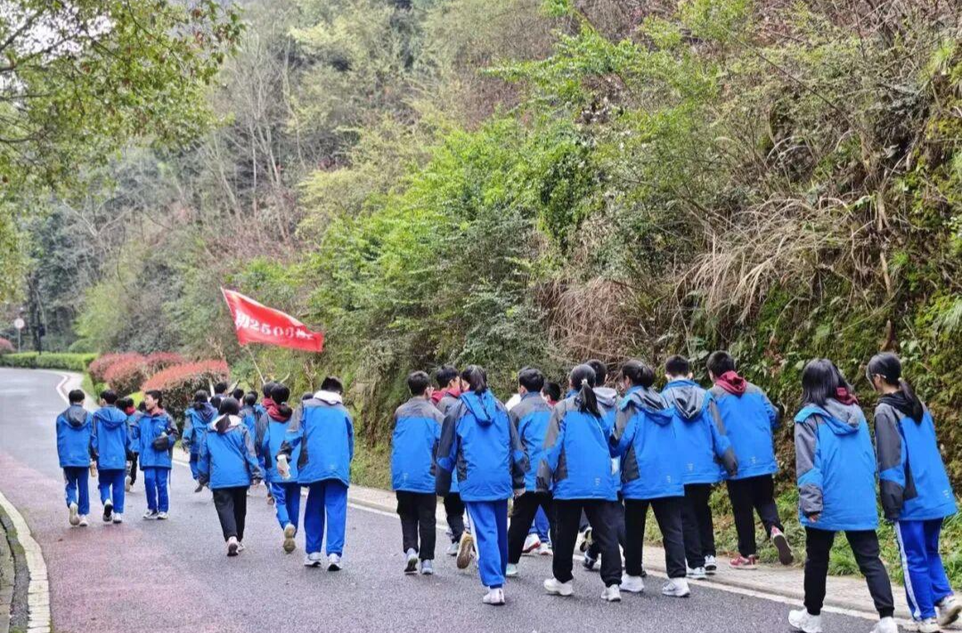 湖南师大附中梅溪湖中学:“桃岭攀登”让健康育人“攀”上新台阶