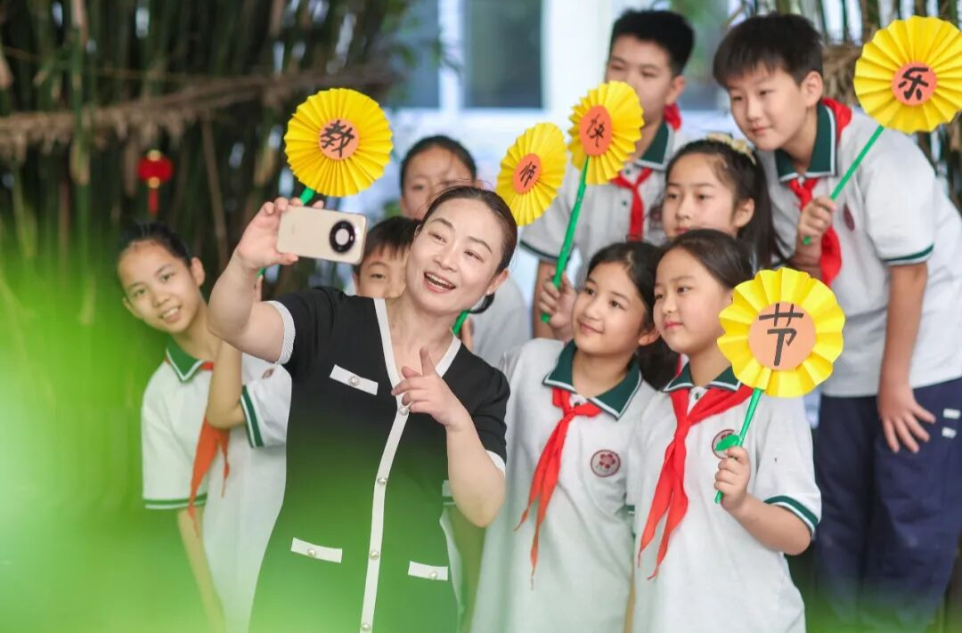 强师之路更加宽阔——全国教育大会以来教育改革新成效系列述评之四