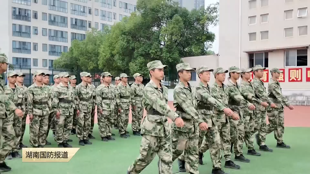 青春铸魂 军训励志——同样的军训季 不一样的“兵味”