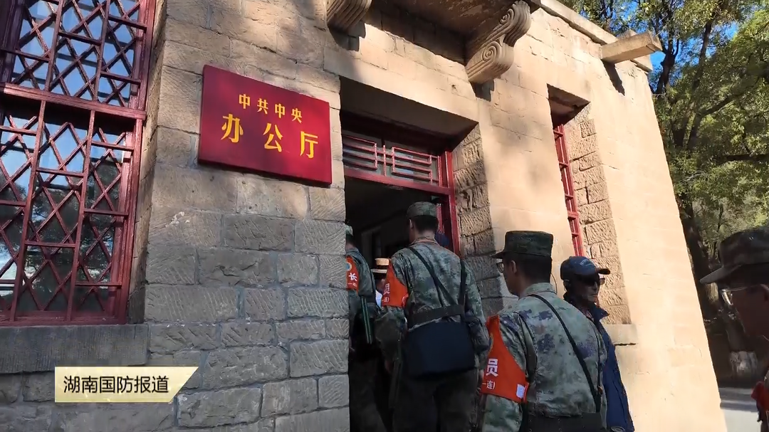 国防科技大学组织2026级研究生赴延安开展现地研学——循着长征足迹 走好新时代强军路