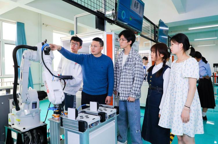以教育强国战略引领高水平应用型大学建设