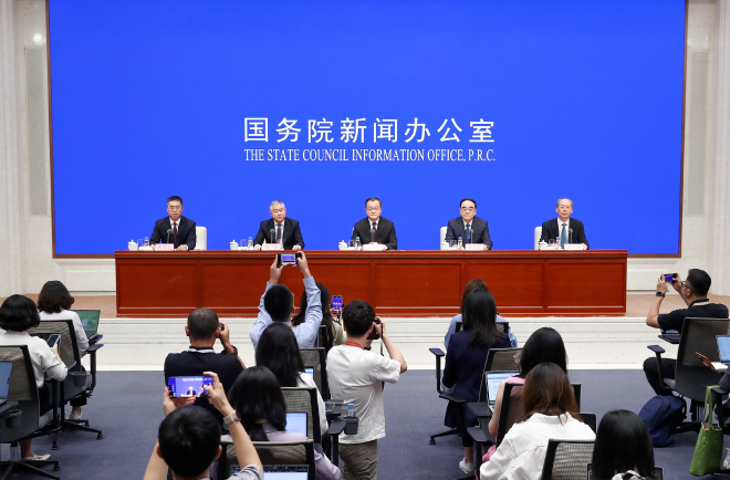 教育部：强化教师待遇权益保障，提升教师的政治地位、社会地位、职业地位，吸引更多优秀人才投身教育、终身从教