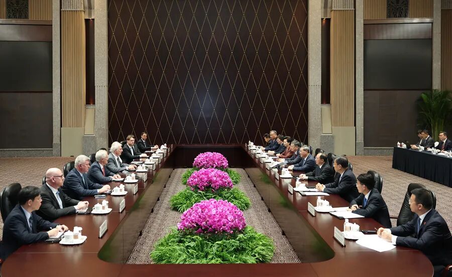 李强会见世界技能组织主席乌汉和首席执行官霍伊