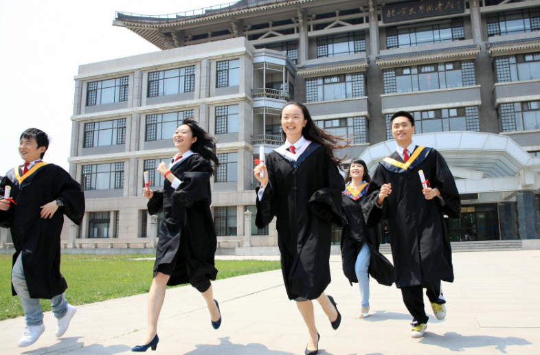 教育部：我国接受过高等教育的人口达2.7亿