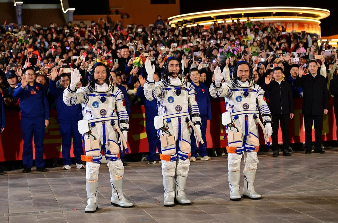 神舟二十号、神舟二十一号航天员授称颁奖仪式在京举行