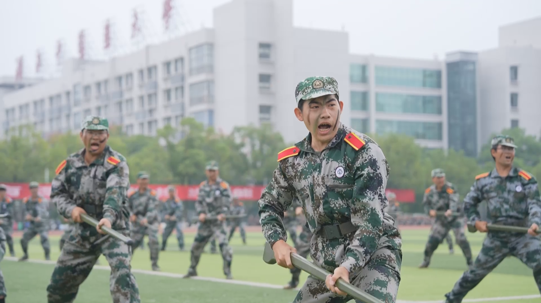 大学第一堂课：军训炼青春 砥砺育新人