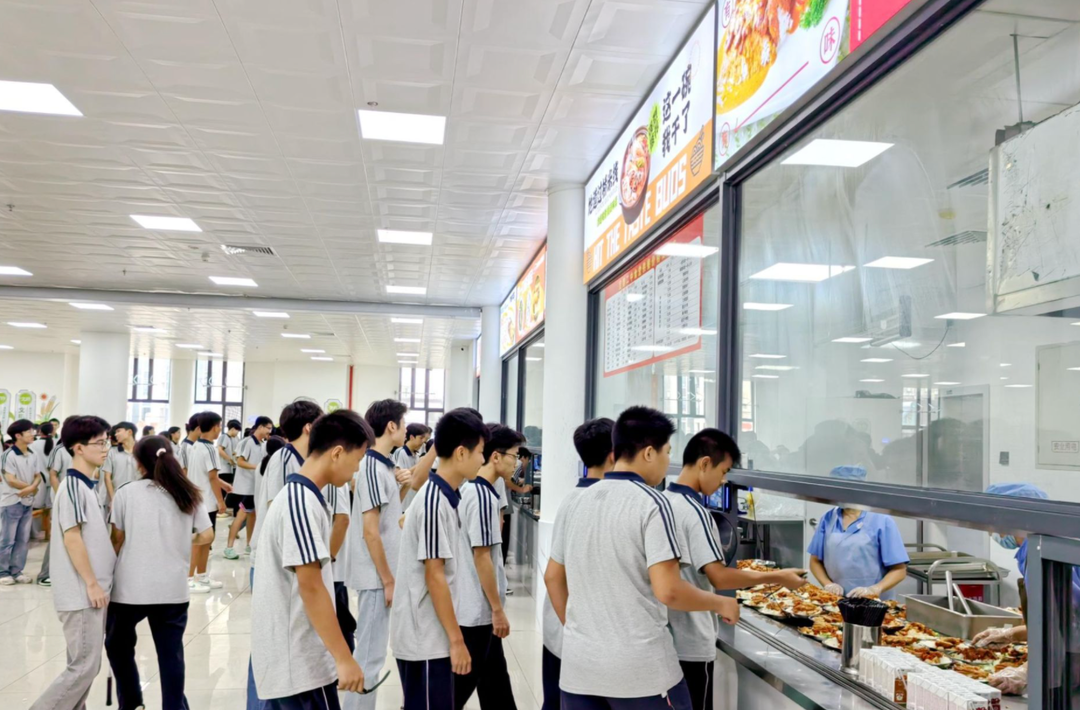 食品安全法修订草案征求意见：确立校长负责制，建立中小学、幼儿园集中用餐陪餐制度；将婴幼儿辅助食品纳入特殊监管