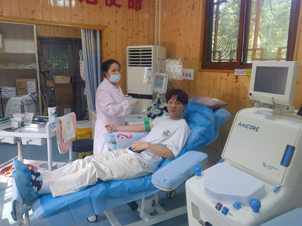 热血驰援展现青春担当 吉首大学学子为肿瘤患者紧急献血