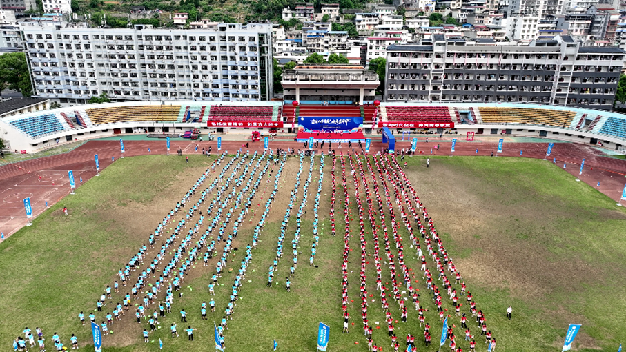1300余名师生诠释“永不止步”的拼搏精神 吉首大学首届校马嘉年华盛大启幕